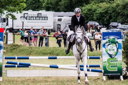 20150628_Springreiten-Boesingfeld_0149.jpg
